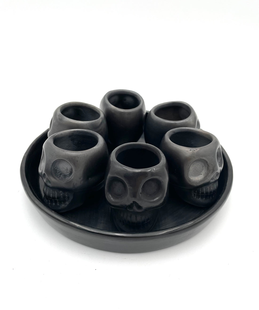 Black clay tray with 6 skull shot cups