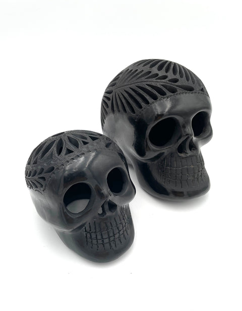 Black clay skull (L)