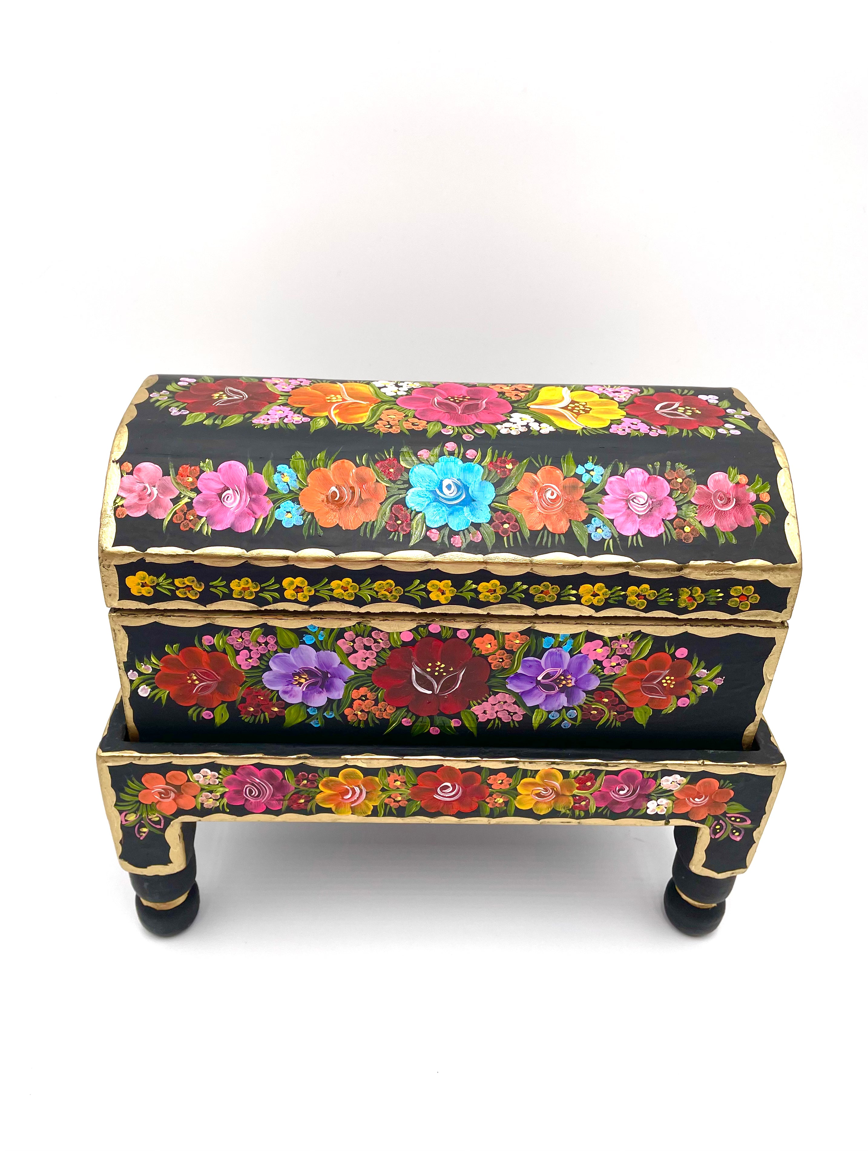 Black wood trunk with flowers (M)