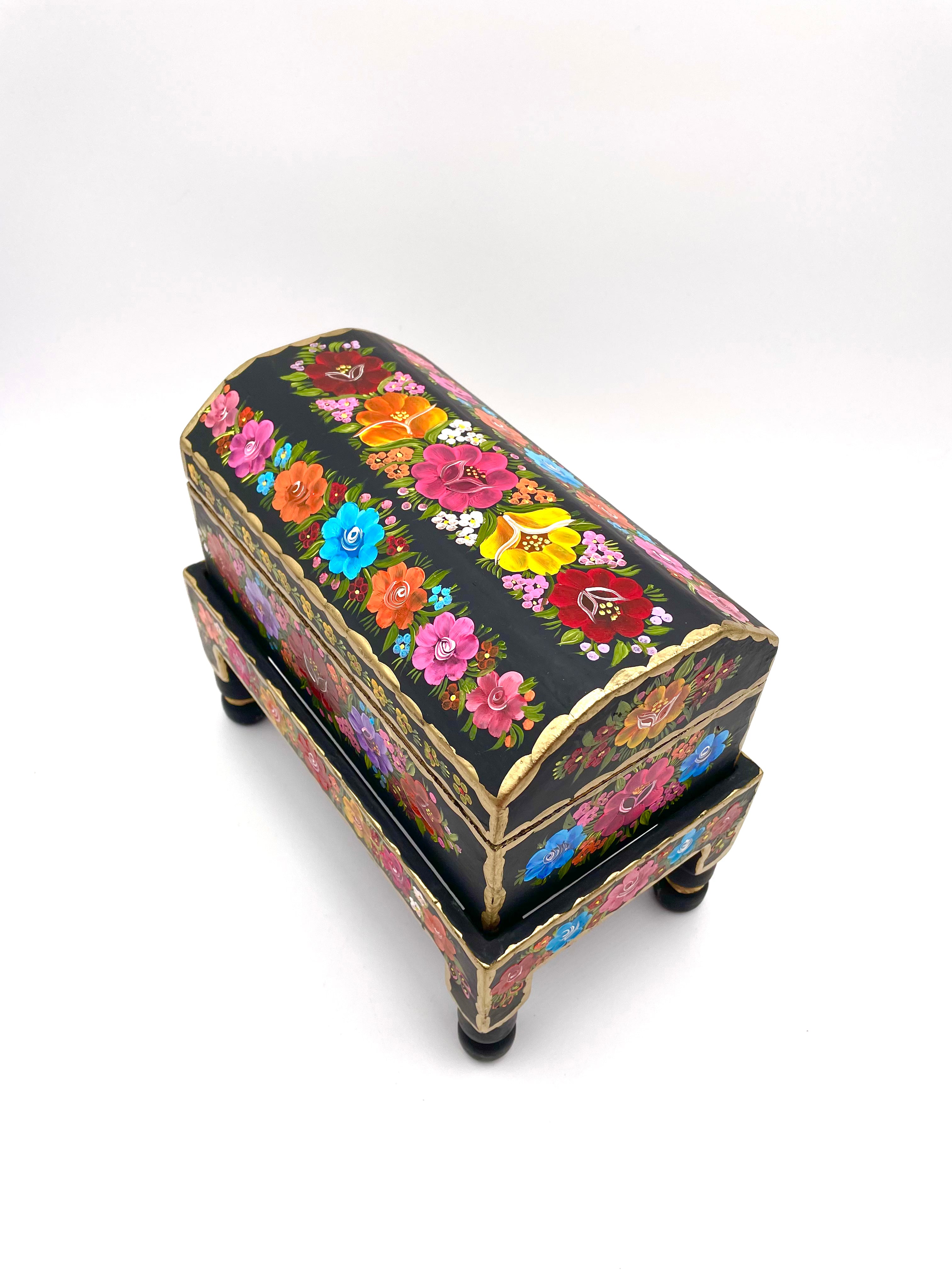 Black wood trunk with flowers (M)