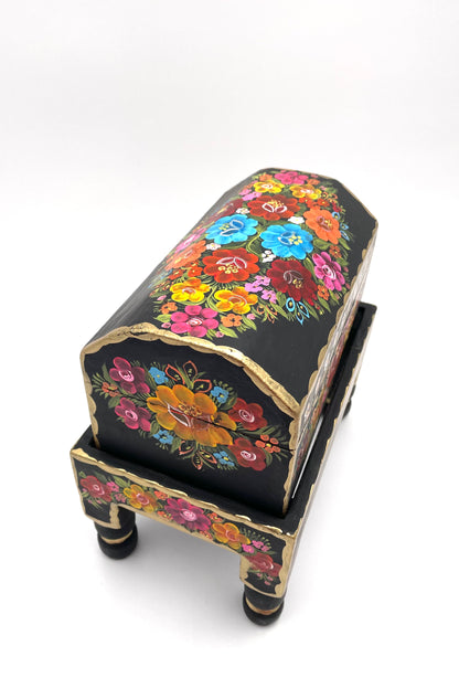 Black wood trunk with flowers (S)