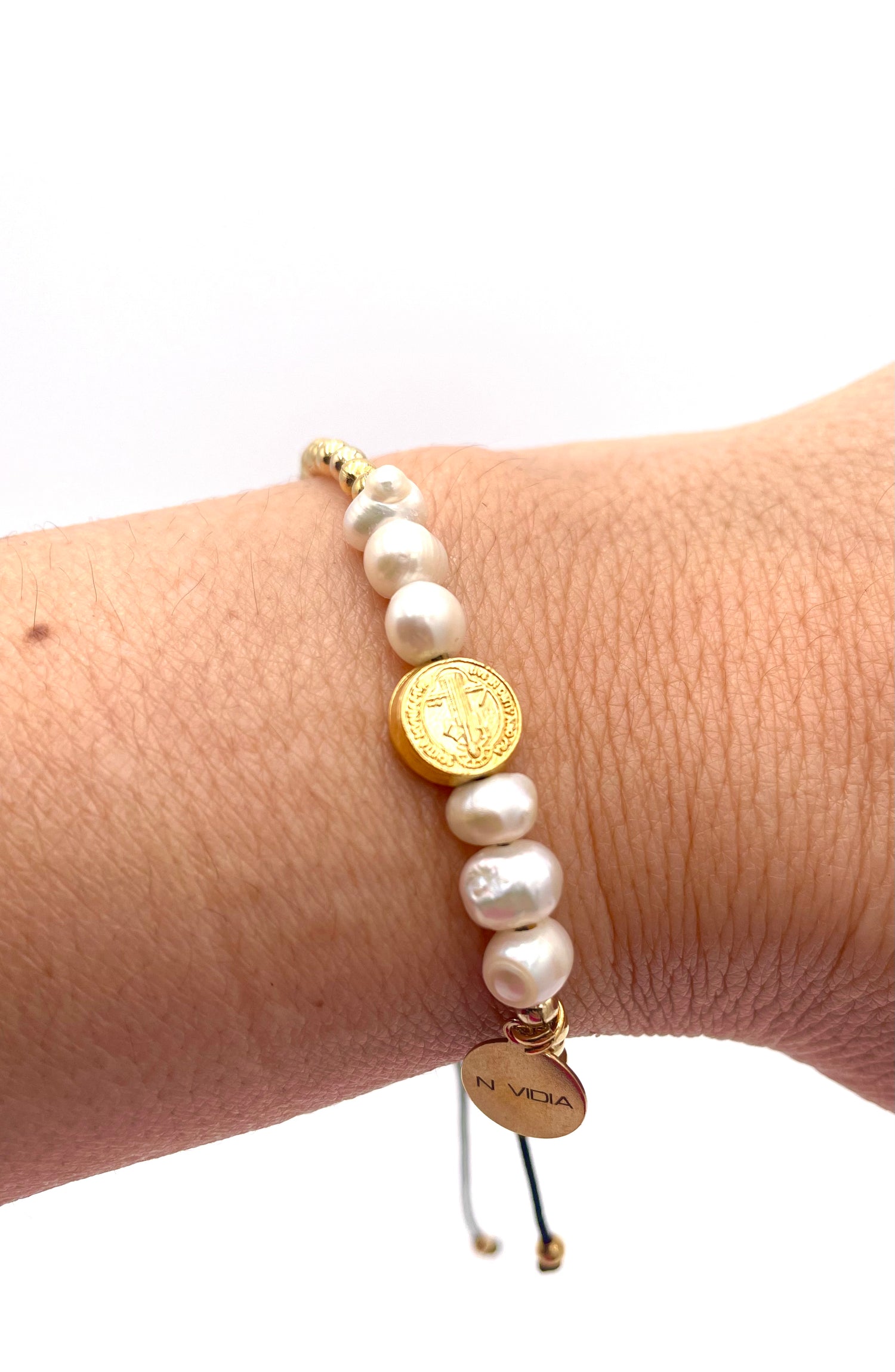 Handmade gold plated bracelet with mini pearls