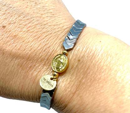 Handmade bracelet with gray hematite stone with gold